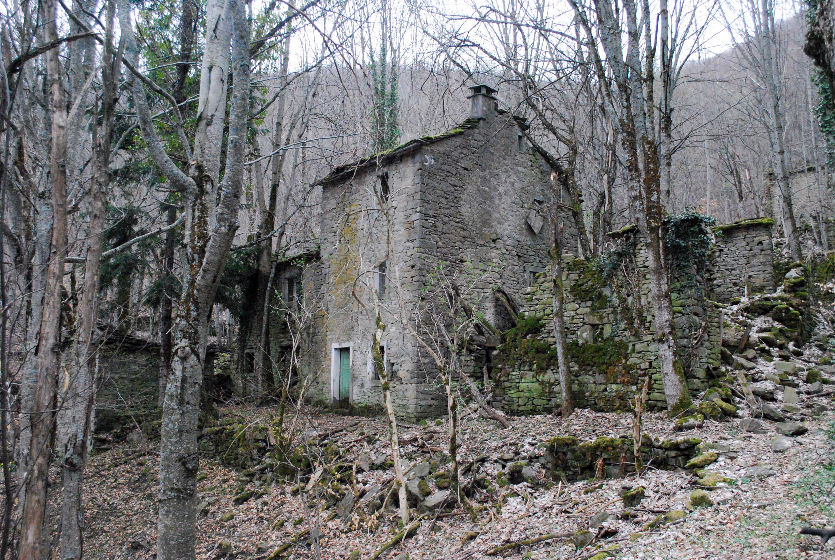 I 10 Borghi Abbandonati Piu Suggestivi Dell Appennino La Via Dei Monti