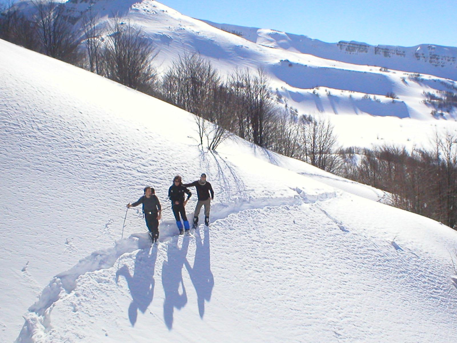 Arriva il weekend perfetto: sole, neve… e ciaspole