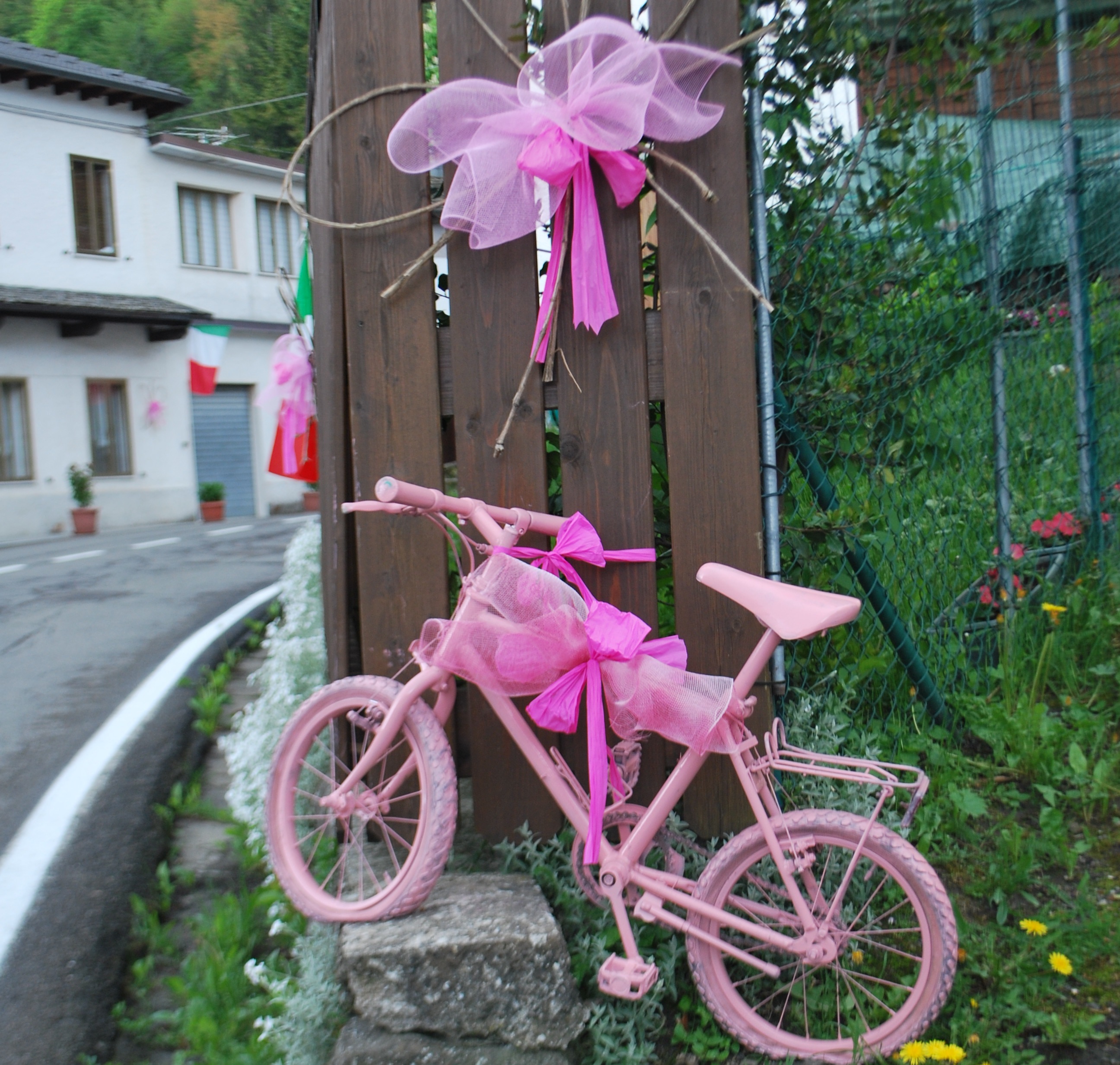 Camminagiro. Escursione in rosa a Sestola per scoprire l’arrivo di tappa a piedi