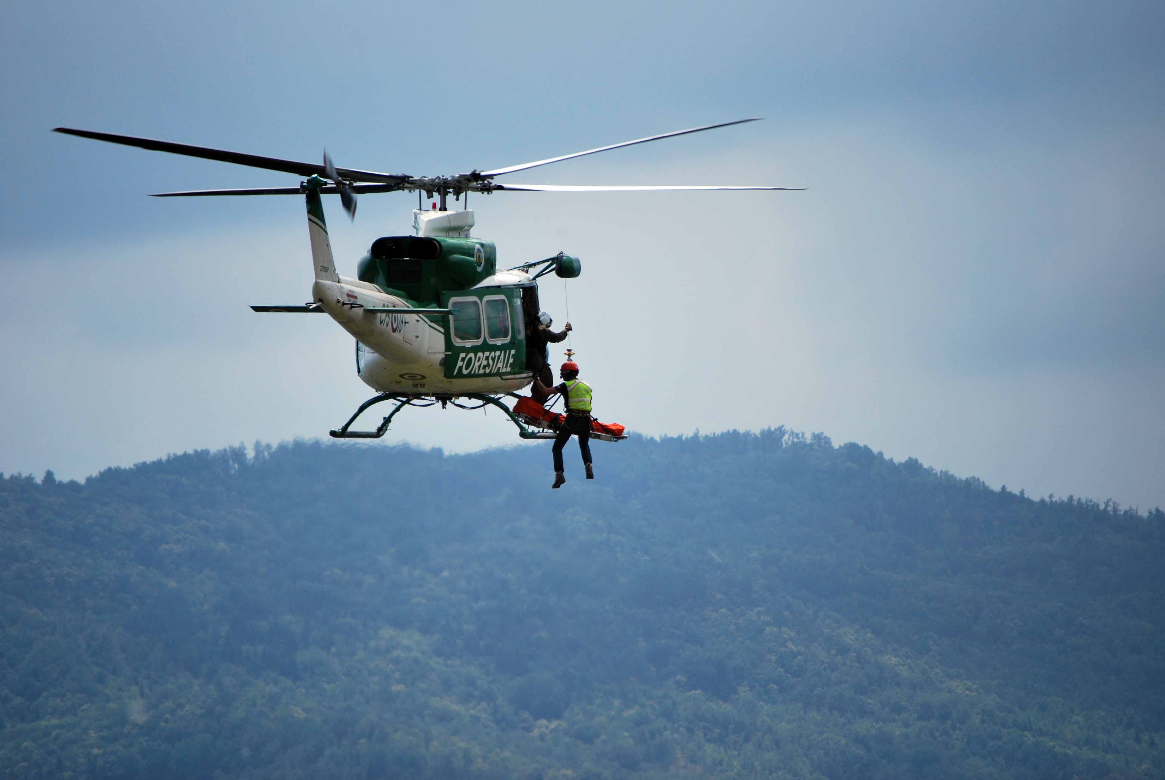 Soccorso Alpino: esercitazione in elicottero