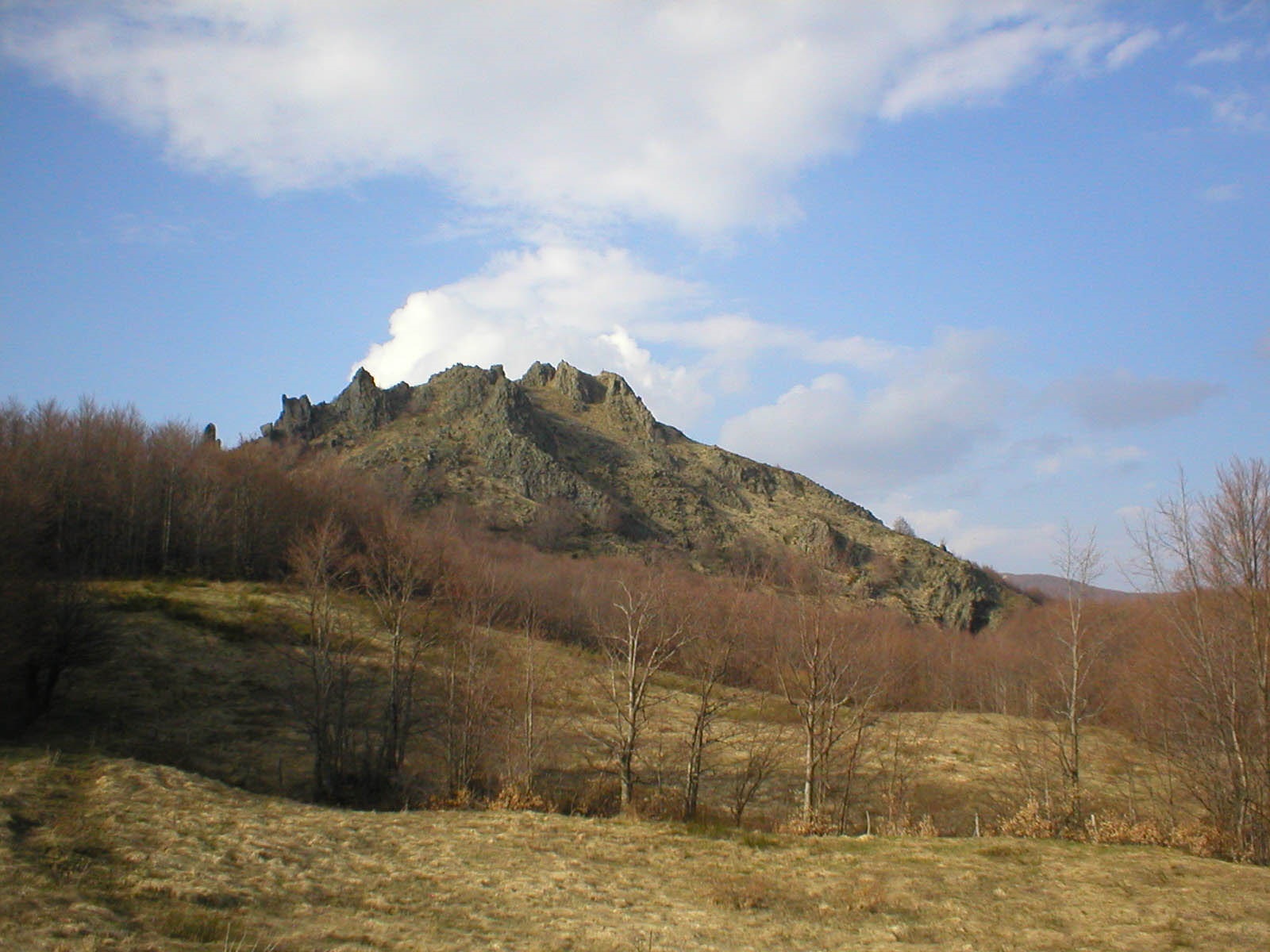 A piedi sulla lava di un vulcano