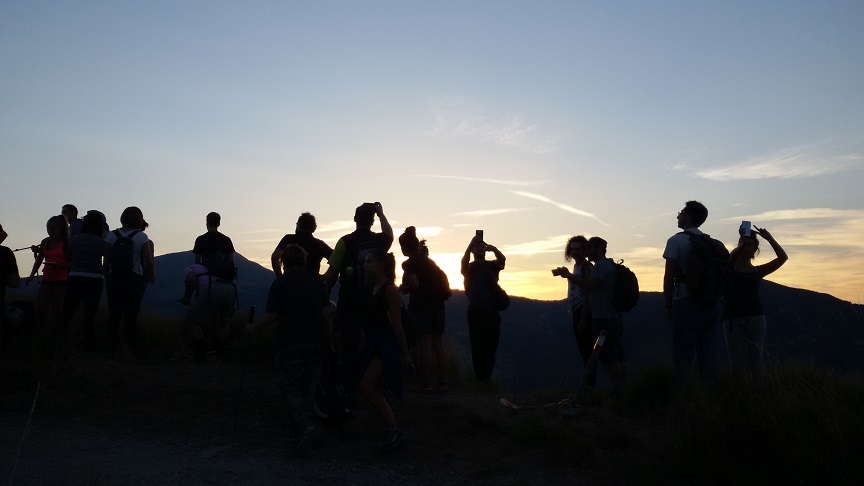 Trekking sotto la luna piena